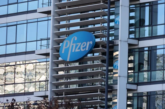 FDA одобри ново лекарство на Pfizer, което може да лекува косопад при юноши
