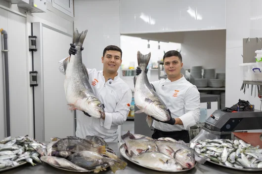 От рибена чорба до Seafood Boil: историята на двама братя, които не спират да експериментират