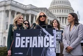 Парис Хилтън лобира за закон жертвите на deepfake порно да могат да съдят създателите му