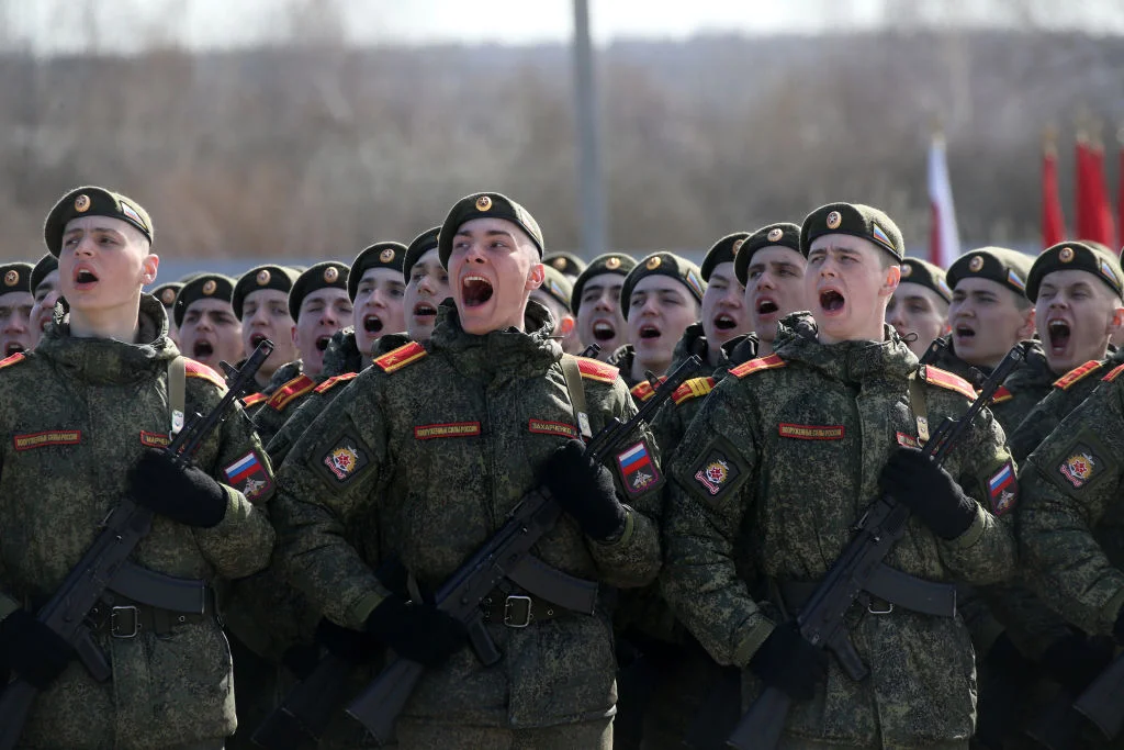Момчетата от руската казарма, чиято майка успя да ги върне от фронта в Украйна