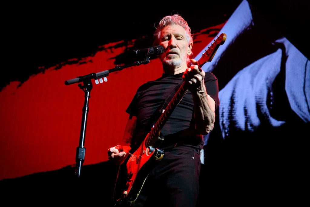 Роджър Уотърс от "Pink Floyd" обвини САЩ и НАТО, че "подклаждат огъня" в Украйна