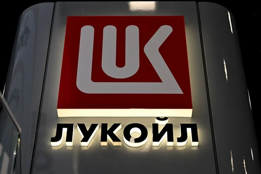 Украински атаки спряха всички големи рафинерии на „Лукойл“ в Русия