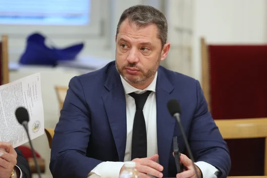 Делян Добрев предизвика Борисов: Мълчанието за президентския вот показва "срамна слабост и нерешителност"