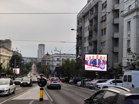 Мегапроекти и руският флаг. Белград по време на избори и какъв е залогът за властта в Сърбия?