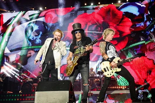 Официално: Guns n'Roses със Слаш и Аксел Роуз ще свирят в София през 2025