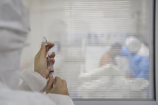 И Johnson & Johnson спря тестовете от фаза 3 на Covid-ваксината