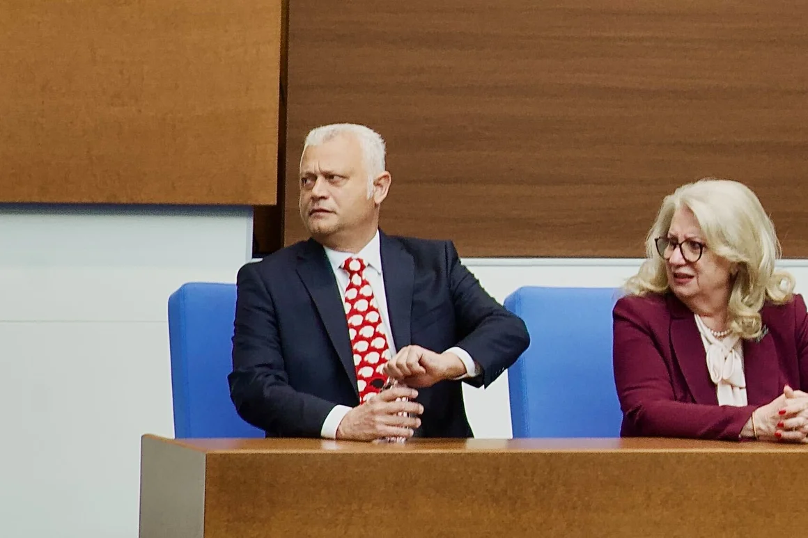 Бившата съпруга на Емил Дечев иска защита и съдия е подписал ограничителна заповед