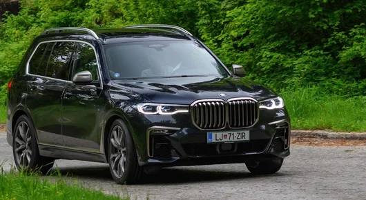 На терена на най-големите - тест-драйв на BMW X7 
