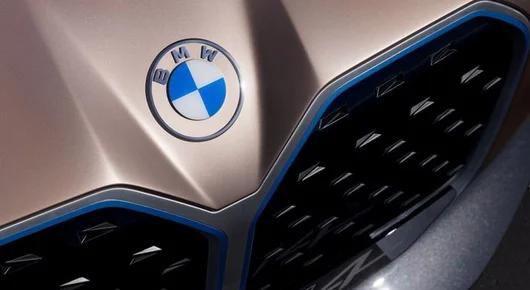 BMW смени логото си с "прозрачно"