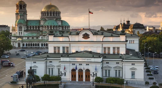 Инфографика: Какви приходи отчетоха партиите за изборите за 47 Народно събрание
