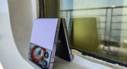 Galaxy Z Flip 4 - не подозирате по колко начина човек може да си направи селфи