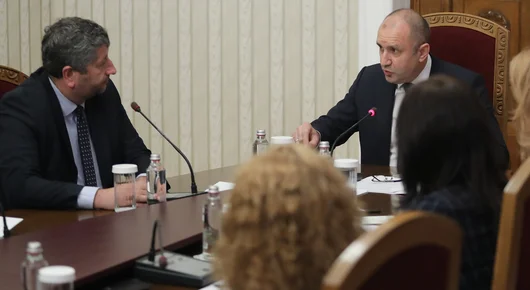 Смокиновият лист на конституционните правомощия вече не прикрива амбициите на Радев