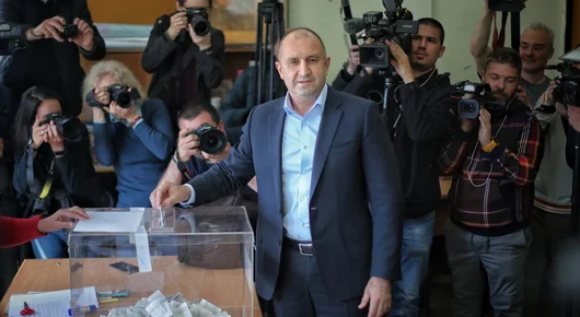Радев гласува машинно и призова гражданите да упражнят правото си на вот