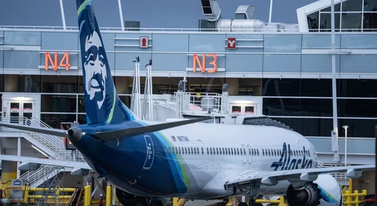 Властите в САЩ забраниха полетите на Boeing 737 Max 9 заради инцидента с Alaska Airlines