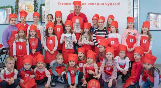 Kaufland събра 44 рецепти от деца за деца в книга. Стоичков украси коледните сладки на премиерата