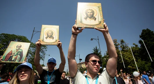 Путинистите щурмуват небесата, консерватори след тях летят