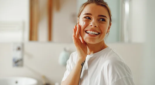 В търсене на перфектната skin routinе - как Gen Z се ориентира в света на козметиката