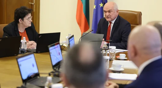 По-високата минимална заплата от 1 януари важи само за бизнеса, не и за държавата