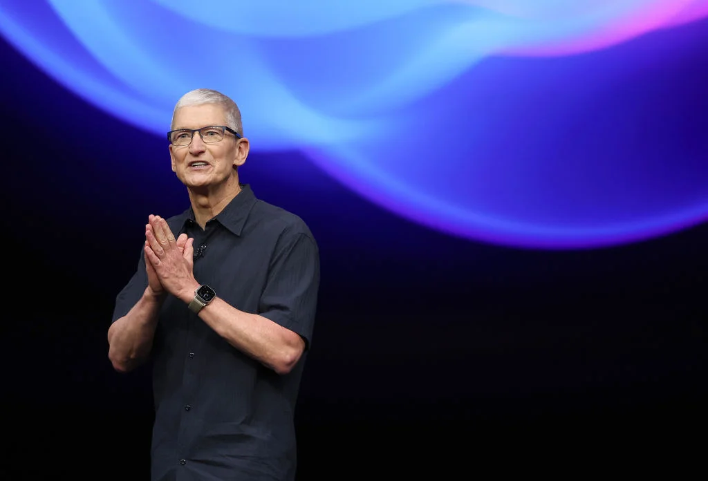 Тим Кук се оттегля като директор на Apple