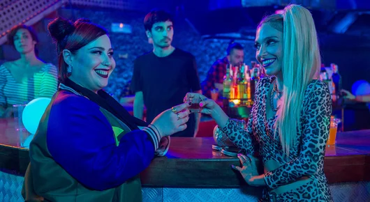 "Така или иначе" по HBO - абсурдността на съвремието ни в цялата му прелест