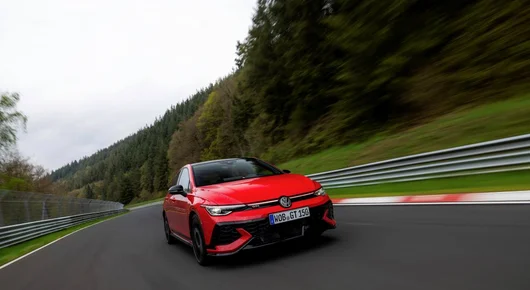 Volkswagen представи най-мощния сериен Golf GTI на „Зеления ад“