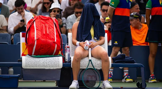 Тейлър Суифт, парашути, мъниста. На US Open никой вече не иска тенисистите да говорят за... тенис