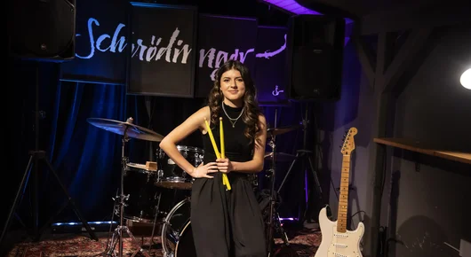 Момичето, което превръща всеки удар в музика: Сара Чакърова и светът ѝ отвъд наградите