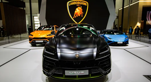 Lamborghini остава вярна на „звука и емоцията“ на бензиновия двигател