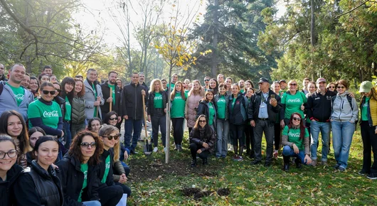 Доброволци отбелязаха 60-годишнината на Кока-Кола в България със засаждане на дървета в София