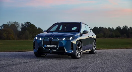 Новият iX3 – миналото и бъдещето си дават среща в Neue Klasse на BMW