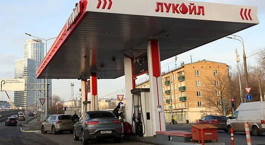 Частен американски фонд придобива международните активи на "Лукойл"