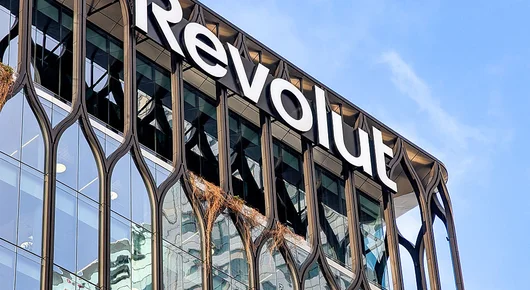 Revolut обвини Telegram и Meta, че печелят от реклами на финансови измами 