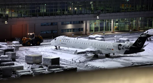 Как 500 пътници на Lufthansa бяха блокирани цяла нощ в самолети на пистата в Мюнхен