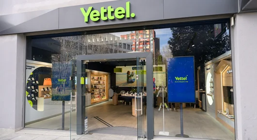 Yettel подобрява достъпността на магазините си с тактилни ленти за незрящи хора