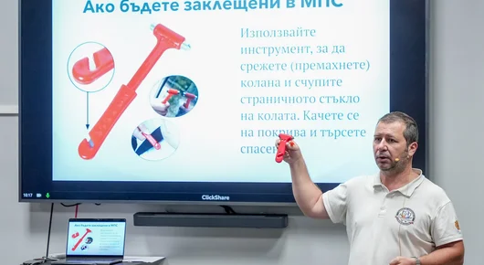 Асоциацията на доброволците учи служителите на Кока-Кола на безопасност в извънредни ситуации
