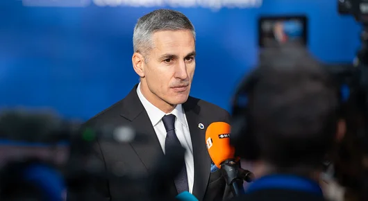 Гюров пред Politico: Опитваме да защитим, не да управляваме изборите