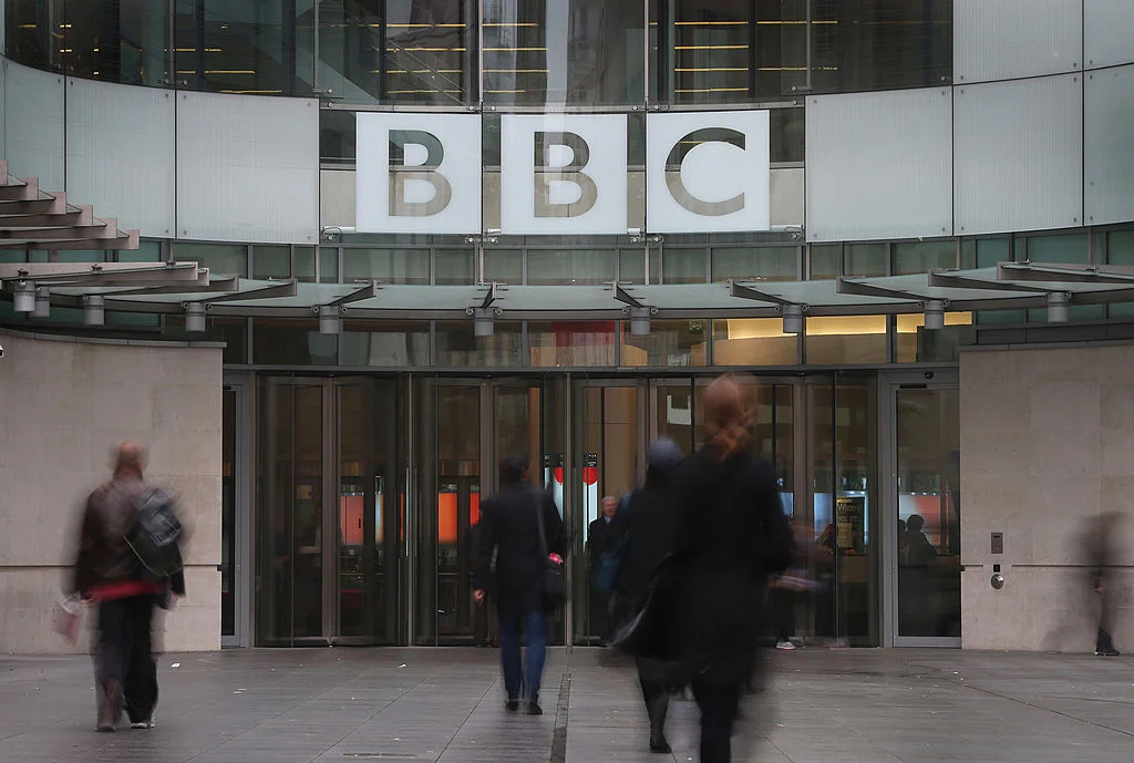 Британската BBC съкращава 2000 души на фона на финансов натиск и смяна на ръководството