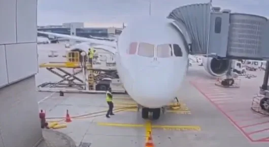 Няколко души пострадаха при пропадане на колесник на Boeing 787 във Франкфурт