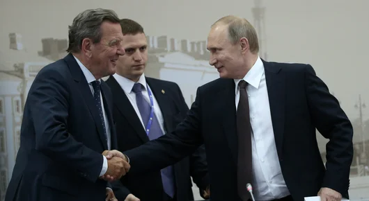Никой в ЕС не иска Герхард Шрьодер за посредник с Путин
