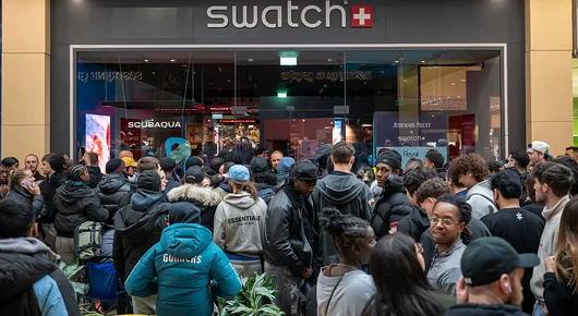 Джобният часовник на Audemars Piguet и Swatch предизвика грандиозни опашки 