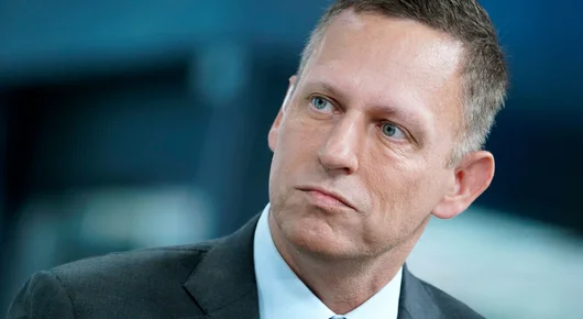 Tайният клуб на Питър Тийл: Богатите си говорят за секс, култове и Третата световна война 