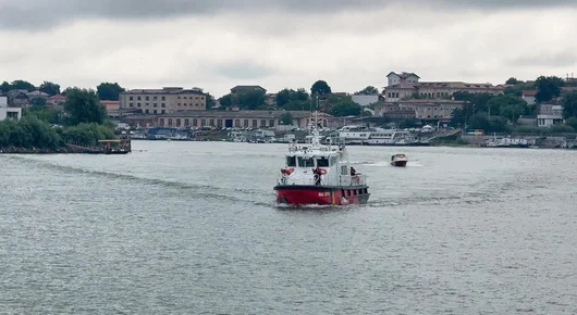 Кораб за Украйна беше ударен в Черно море край бреговете на Румъния