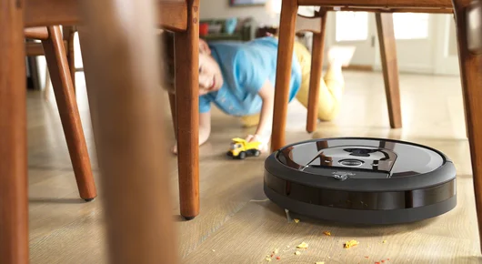Щастлив семеен живот с бебе, куче, котка (и iRobot)