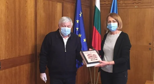 А можеше да препишат "Война и мир"
