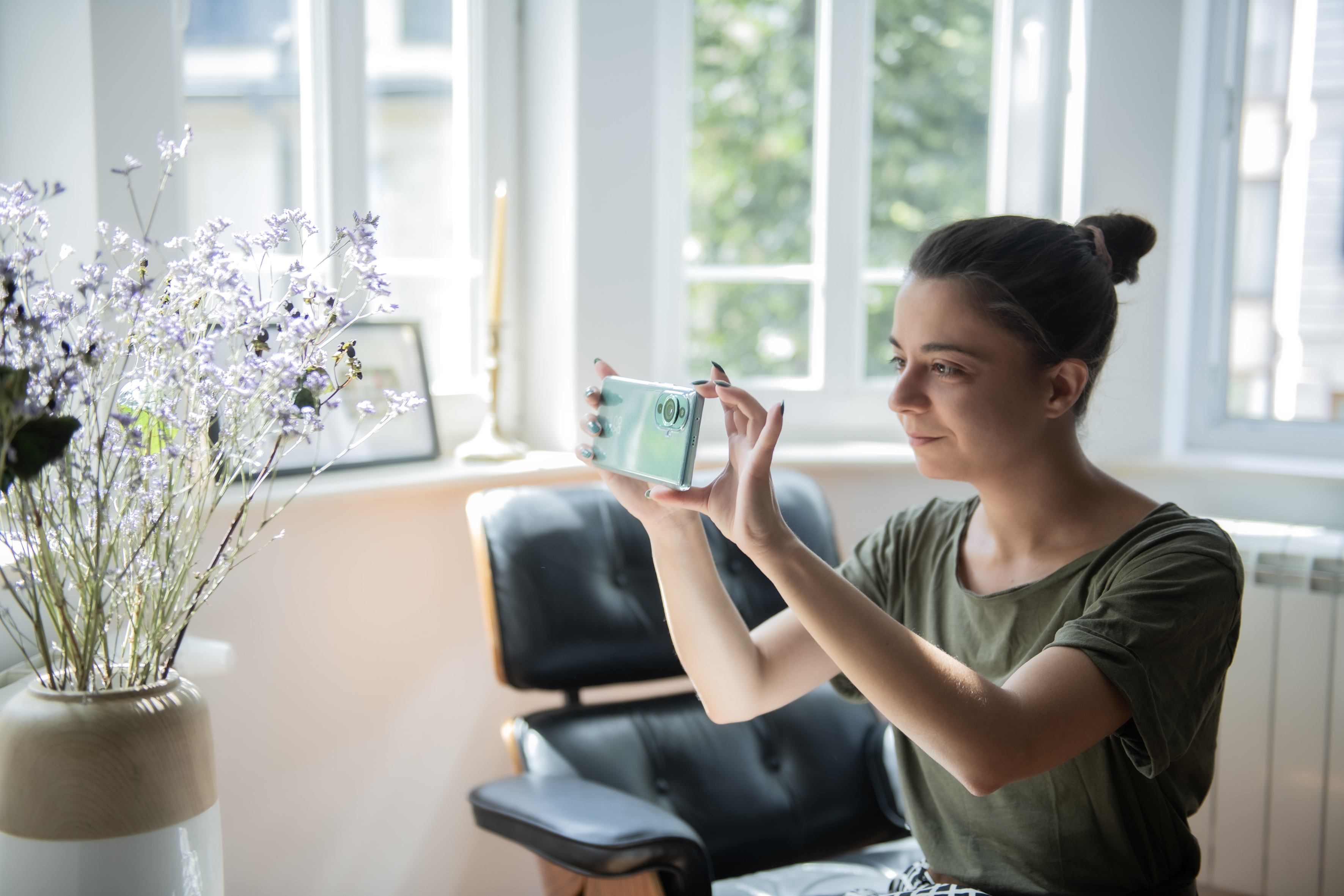Таня Дечева снима с huawei nova 11 pro