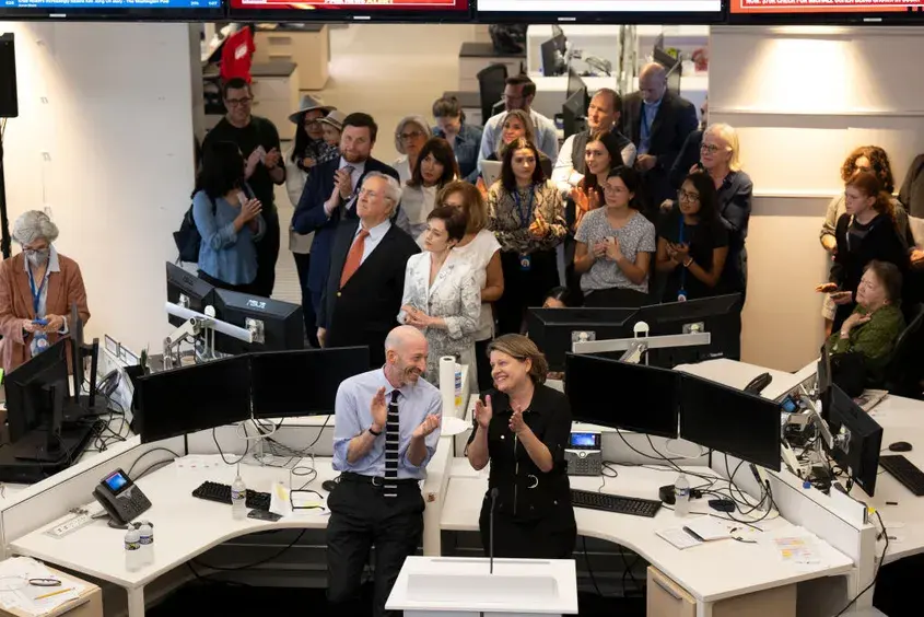 Getty Images Екипът на "The Washington Post" празнува наградата.
